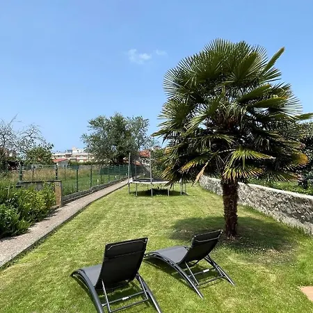 La Santina Y Su Jardin Apartmán
